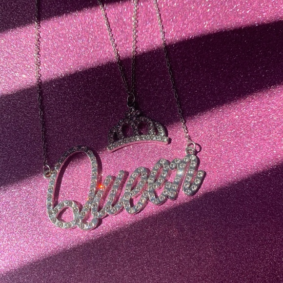 Jewelry - Queen necklace